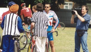 Jean-Michal Languille devant les camras britaniques.